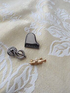 Lot of three tiny music themed pins bag 9